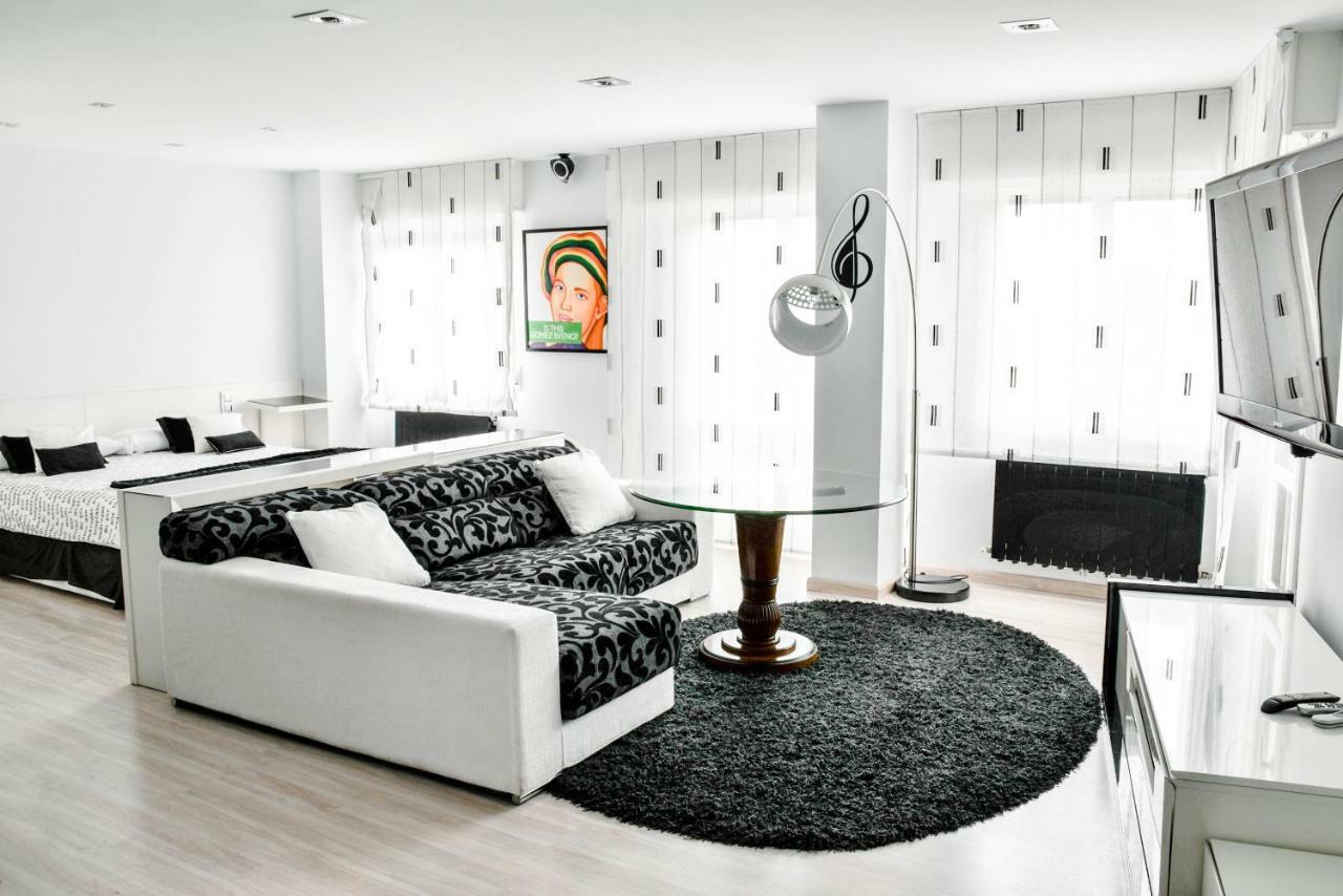 Black And White Suitte "Marques" Noja Exterior photo